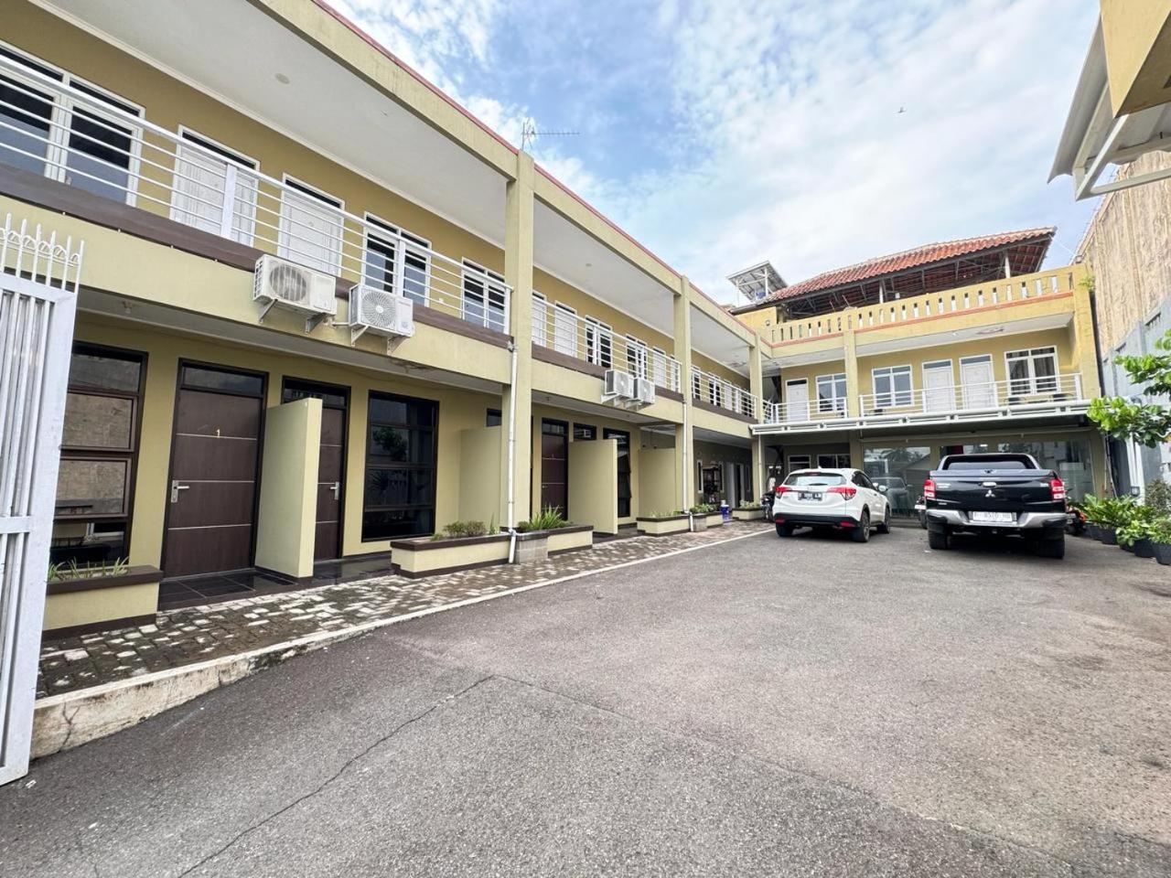 Fakhira Residence Hotel Cianjur Dış mekan fotoğraf