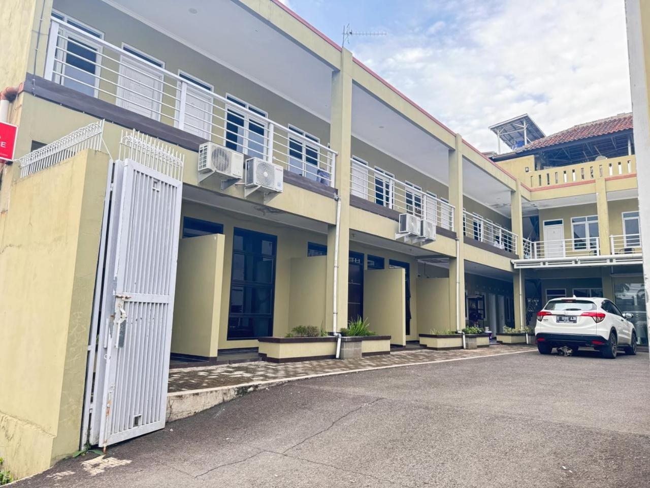 Fakhira Residence Hotel Cianjur Dış mekan fotoğraf