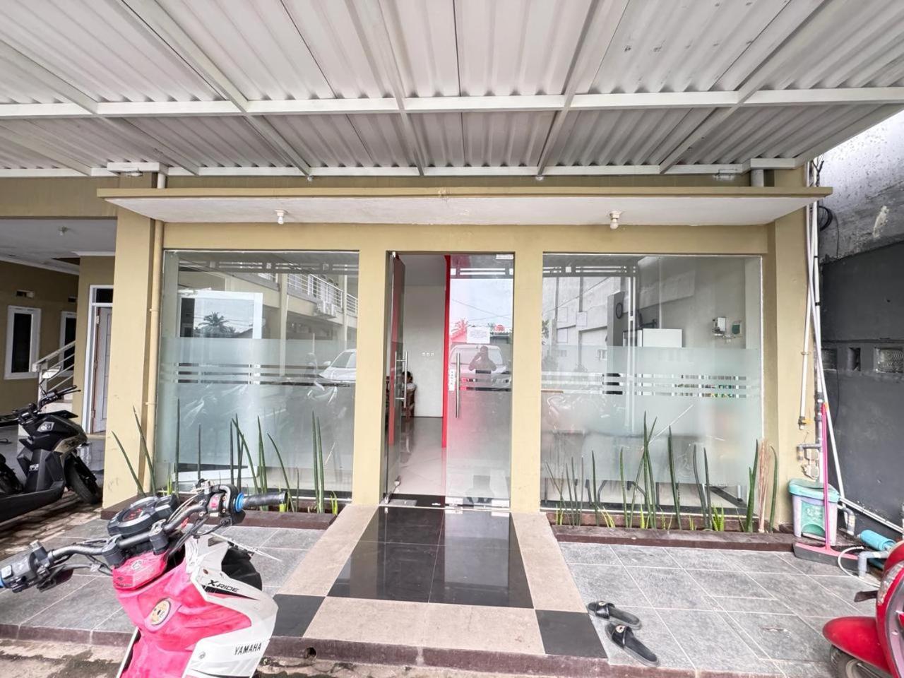 Fakhira Residence Hotel Cianjur Dış mekan fotoğraf